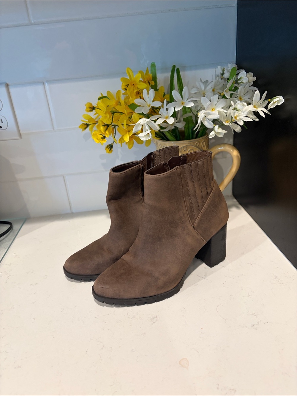 🤎 Kelly & Katie Tan Ankle Booties – Sleek, Versatile & Comfort-Driven (Size 8)